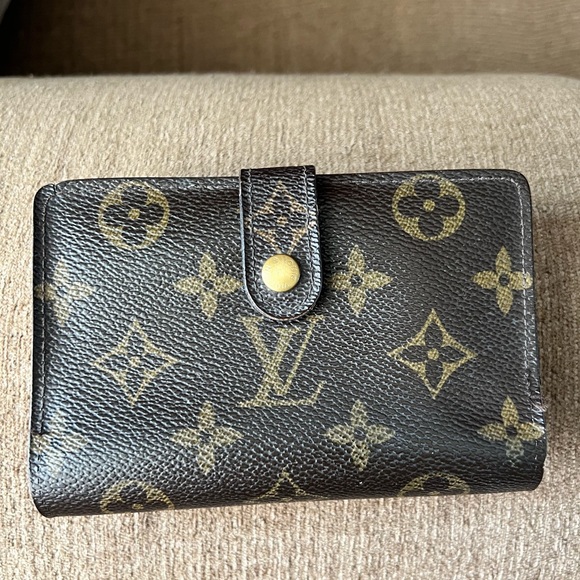Louis Vuitton Handbags - Louis Vuitton Monogram Bifold Kisslock Wallet